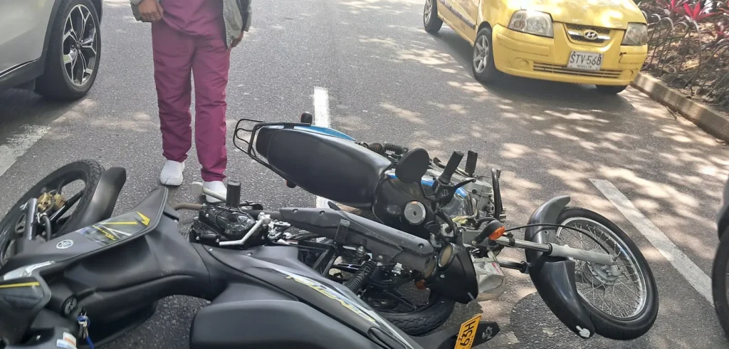 moto hit by male nurse in medellin